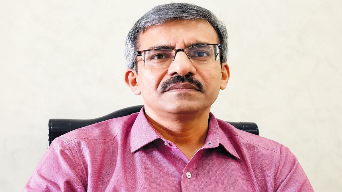 कौन हैं विनीत जोशी जिनकी शिक्षा मंत्रालय से हुई छुट्टी? NEET पेपर लीक मामले में बड़ा एक्शन कौन हैं विनीत जोशी जिनकी शिक्षा मंत्रालय से हुई छुट्टी? NEET पेपर लीक मामले में बड़ा एक्शन
