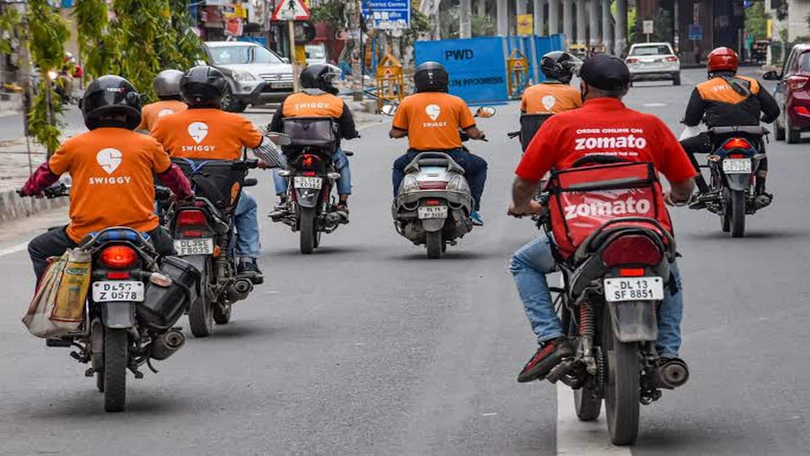 रेस्टोरेंट में ₹30 की इडली, ऑनलाइन ₹90 क्यों? फूड डिलीवरी ऐप्स के बिलिंग गेम की ये कहानी सामने आई रेस्टोरेंट में ₹30 की इडली, ऑनलाइन ₹90 क्यों? फूड डिलीवरी ऐप्स के बिलिंग गेम की ये कहानी सामने आई