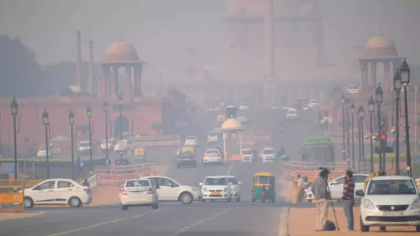 दिल्ली में तापमान 40°C के करीब पहुंचा, AQI 'खराब' श्रेणी में