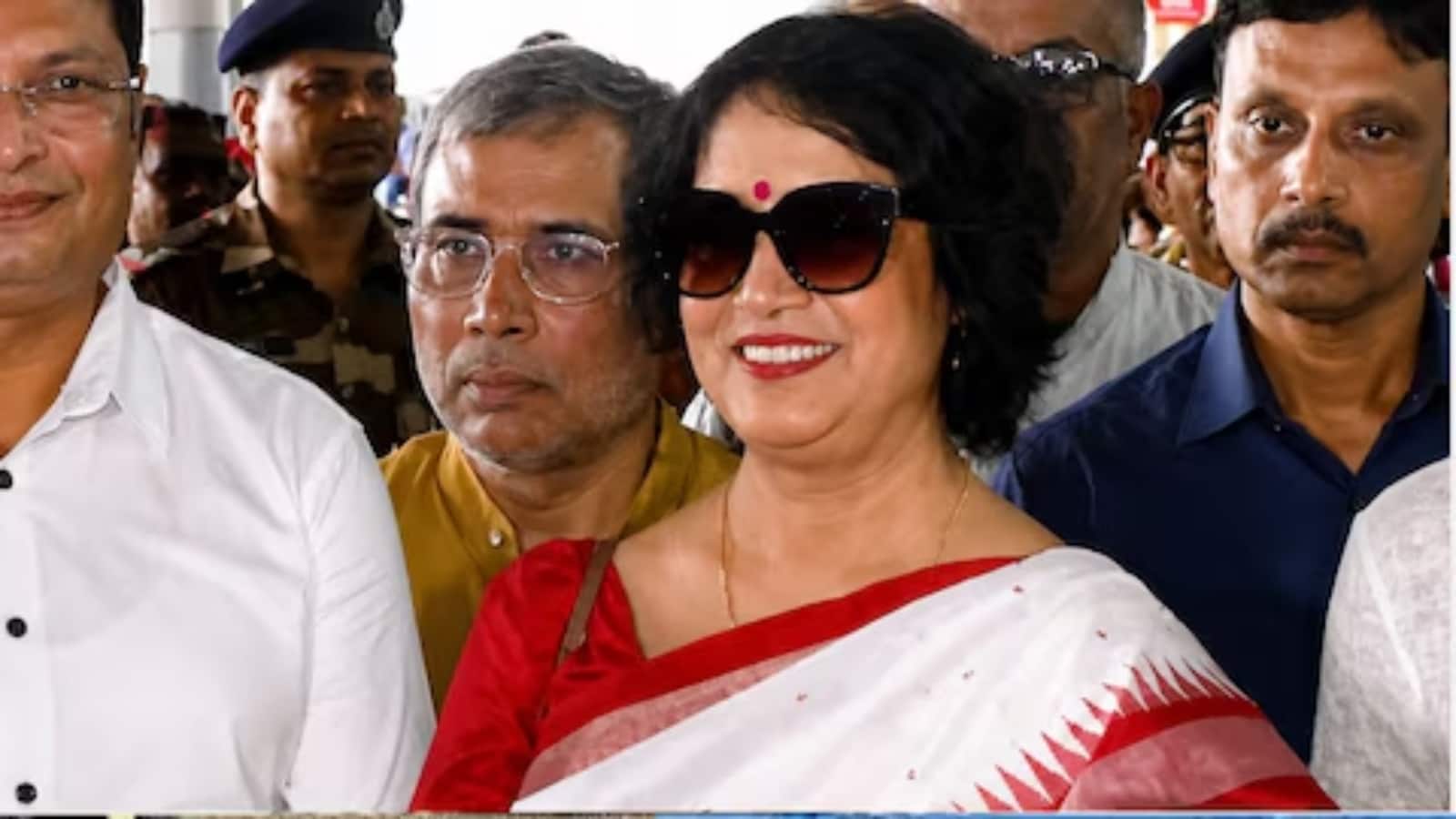 Taslima Nasreen: 'मैं बंगाल का हिस्सा बनकर आई हूं' 19 साल बाद कोलकाता लौटने पर बोलीं बांग्लादेशी लेखिका तसलीमा नसरीन Taslima Nasreen: 'मैं बंगाल का हिस्सा बनकर आई हूं' 19 साल बाद कोलकाता लौटने पर बोलीं बांग्लादेशी लेखिका तसलीमा नसरीन