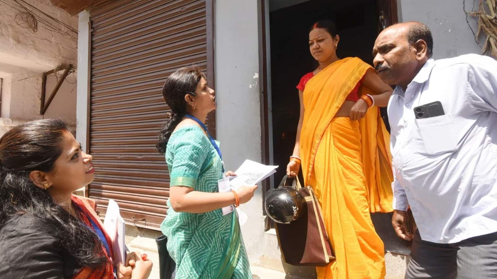 Census 2027: जनगणना के लिए जारी हुई 40 क्वेश्चन की लिस्ट, आधार से बैंक  अकाउंट तक पूछे जाएंगे ये सवाल, जाति पर ये पूछा जाएगा | Moneycontrol Hindi