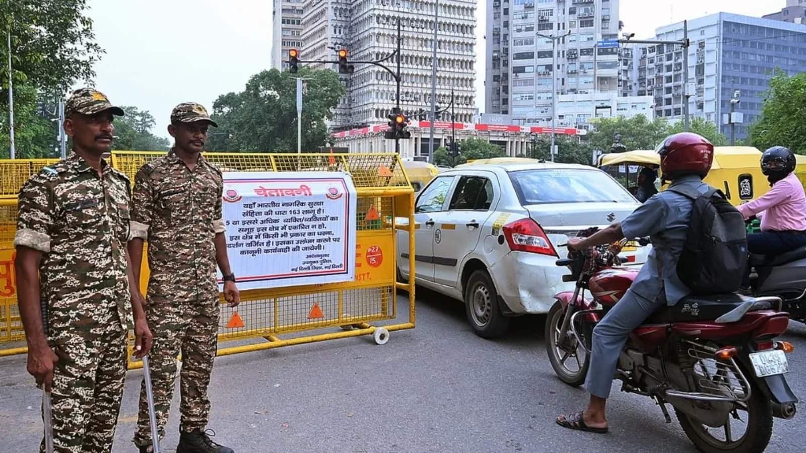 Delhi Traffic Advisory 15 August: 15 अगस्त को लाल किले के आसपास कई रास्ते बंद, निकलने से पहले देखें पूरी एडवाइजरी Delhi Traffic Advisory 15 August: 15 अगस्त को लाल किले के आसपास कई रास्ते बंद, निकलने से पहले देखें पूरी एडवाइजरी