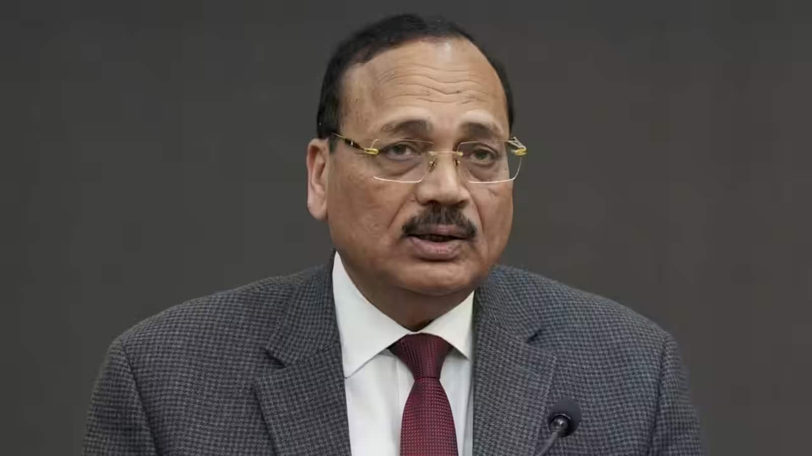 NALSAR छात्रों के समर्थन में उतरे CJI सूर्यकांत, बार काउंसिल को लगाई फटकार और अपनी स्टूडेंट लाइफ को याद कर ये सब कहा NALSAR छात्रों के समर्थन में उतरे CJI सूर्यकांत, बार काउंसिल को लगाई फटकार और अपनी स्टूडेंट लाइफ को याद कर ये सब कहा