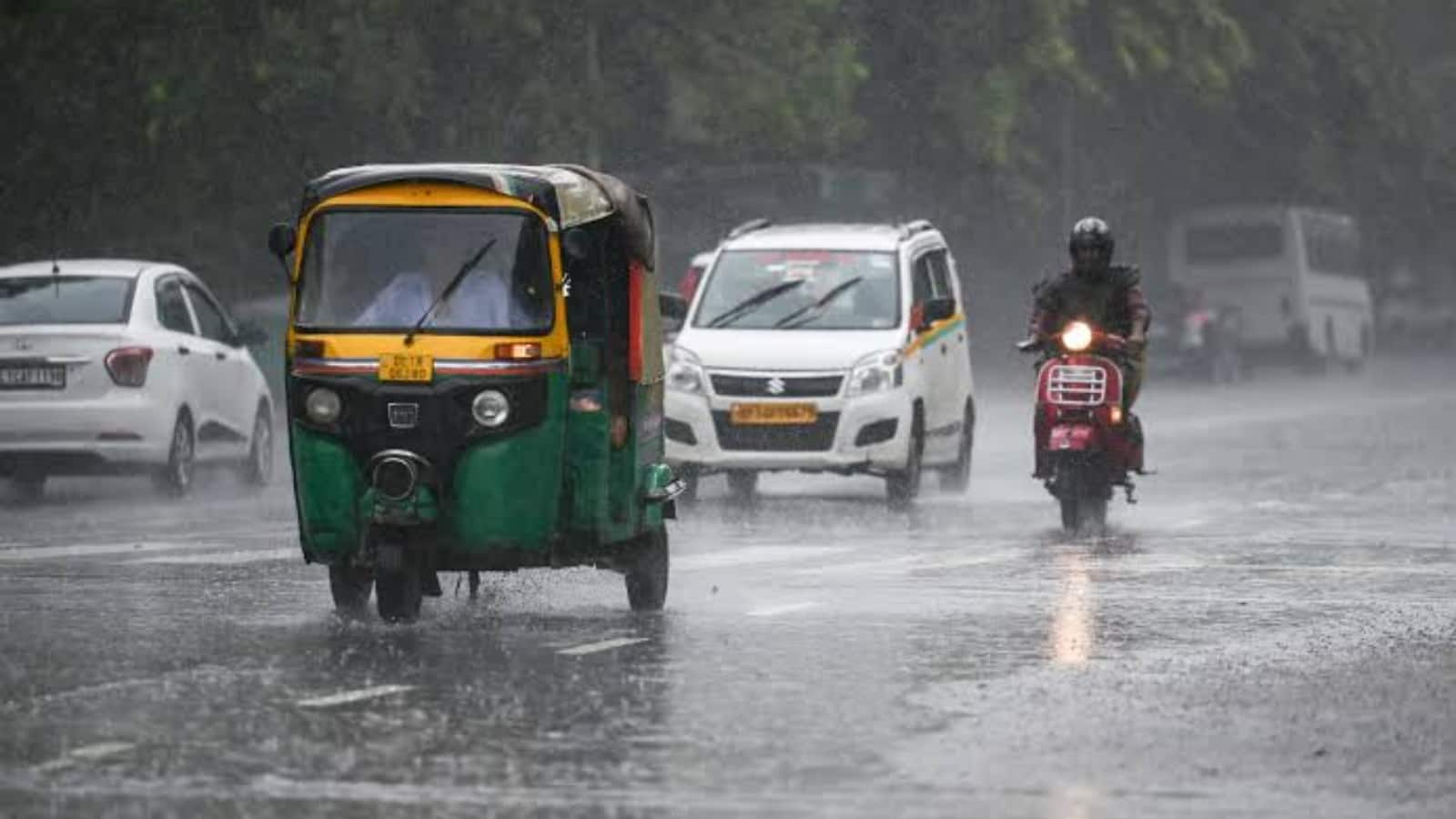 दिल्ली में आज फिर बरसेंगे बादल, IMD ने कल के लिए जारी किया 'येलो अलर्ट', वीकेंड तक ऐसा रहेगा मौसम दिल्ली में आज फिर बरसेंगे बादल, IMD ने कल के लिए जारी किया 'येलो अलर्ट', वीकेंड तक ऐसा रहेगा मौसम