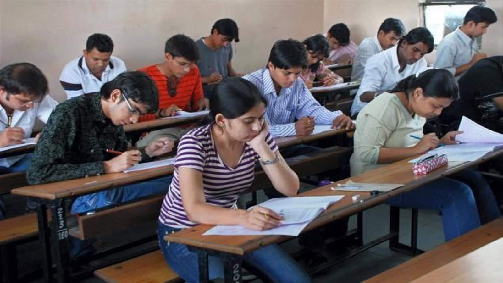 Reforms in Public Examinations: सरकार ने शुरू की सार्वजनिक परीक्षा व्यवस्था में बदलाव की तैयारी, जनता से मांगा सुझाव Reforms in Public Examinations: सरकार ने शुरू की सार्वजनिक परीक्षा व्यवस्था में बदलाव की तैयारी, जनता से मांगा सुझाव