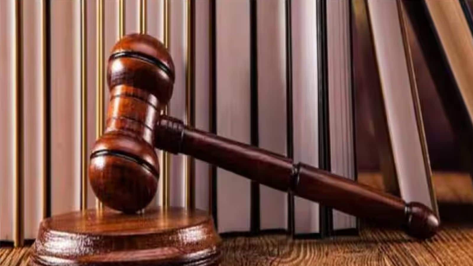 Judicial backlog: अदालतों में लंबित मामलों का बढ़ता बोझ! सुप्रीम कोर्ट में 10,000 से अधिक केस एक दशक से पेंडिंग, हाईकोर्ट में 80,660 केस 30+ सालों से लंबित Judicial backlog: अदालतों में लंबित मामलों का बढ़ता बोझ! सुप्रीम कोर्ट में 10,000 से अधिक केस एक दशक से पेंडिंग, हाईकोर्ट में 80,660 केस 30+ सालों से लंबित
