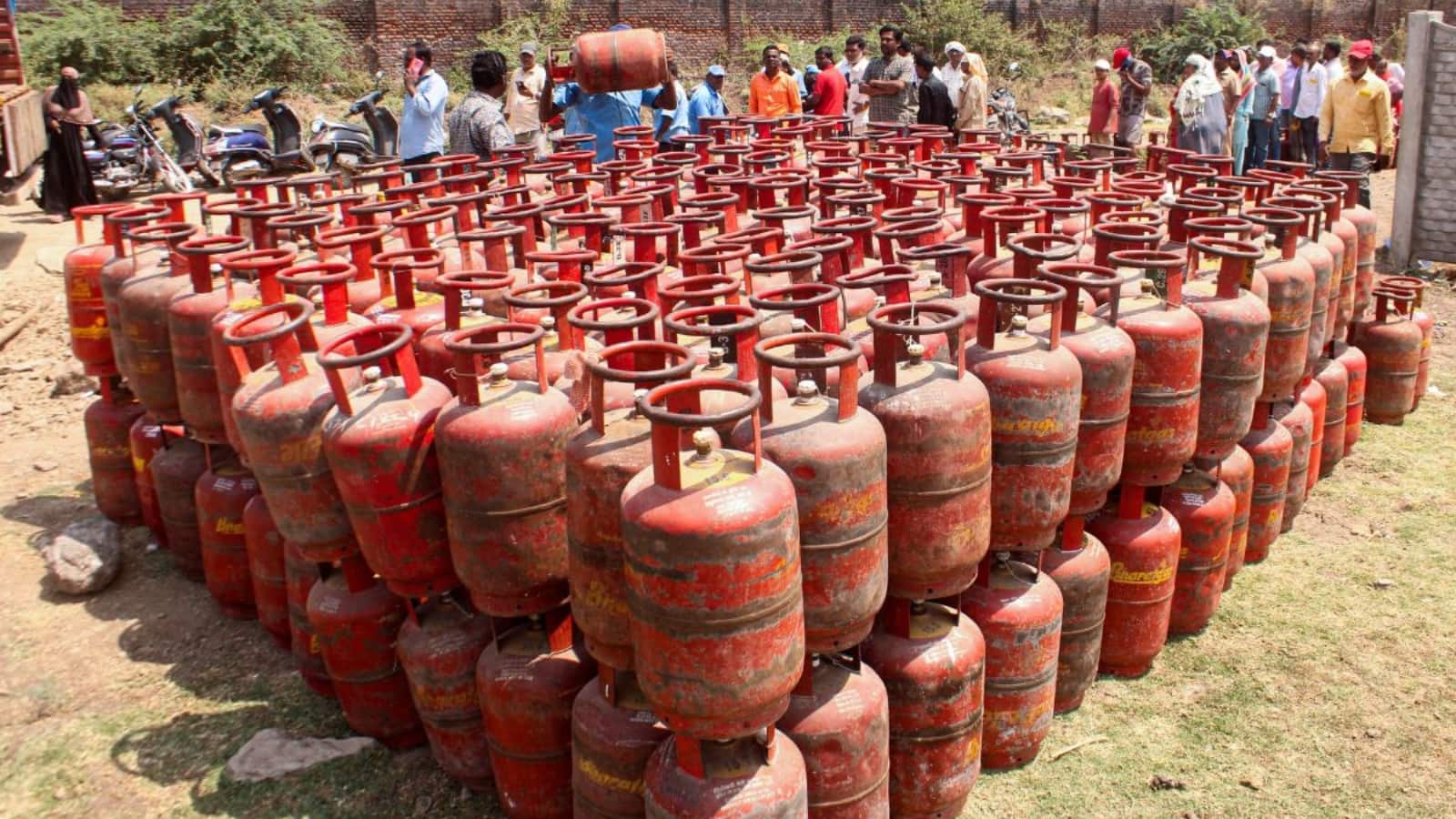 LPG Rate 19 August 2026: रसोई गैस की टेंशन खत्म! सरकार ने बनाया ऐसा प्लान, संकट में भी नहीं रुकेगी LPG सप्लाई LPG Rate 19 August 2026: रसोई गैस की टेंशन खत्म! सरकार ने बनाया ऐसा प्लान, संकट में भी नहीं रुकेगी LPG सप्लाई