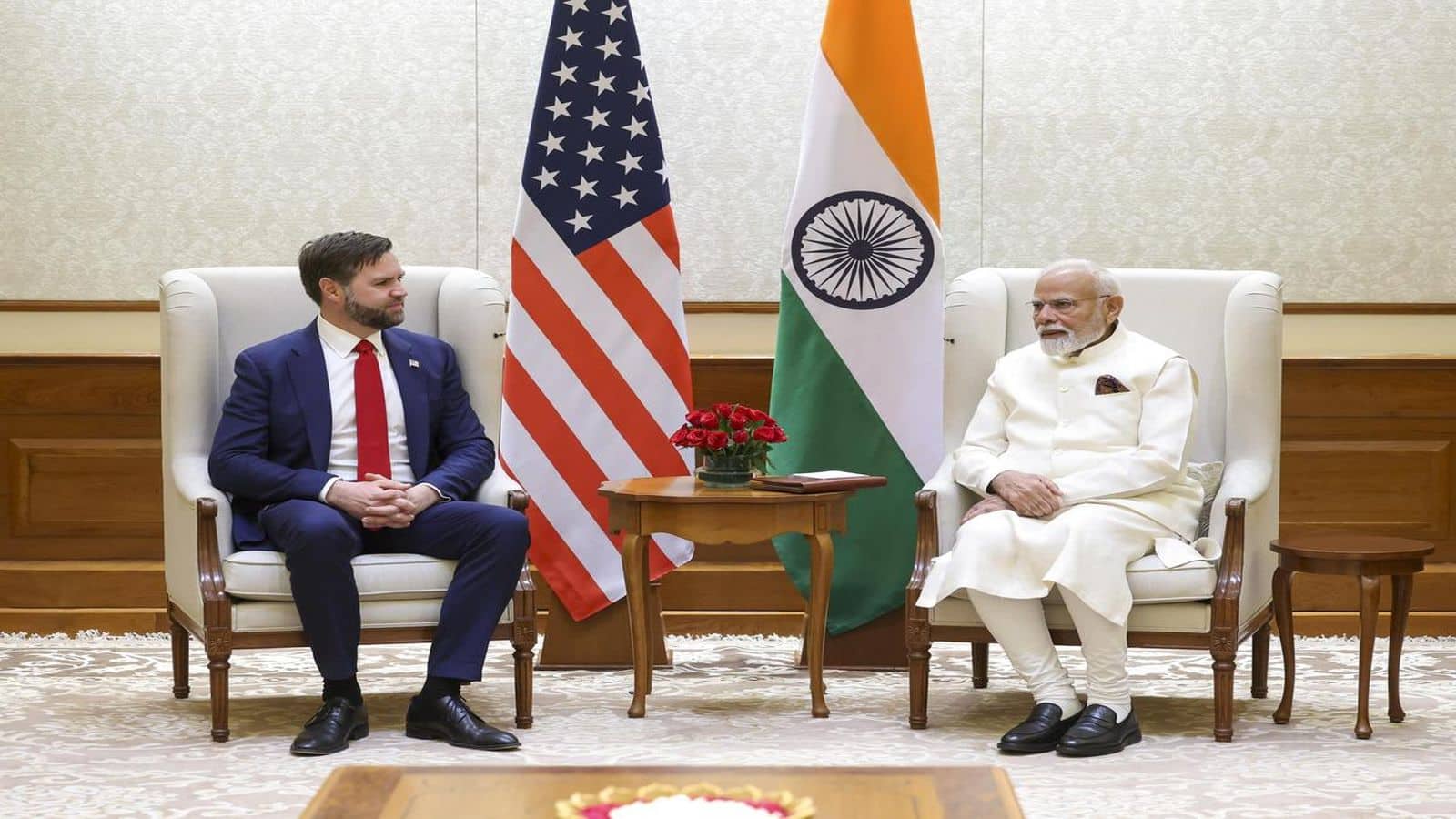 पाकिस्तान, सऊदी और तुर्किये के बीच हुआ 'मुस्लिम NATO' डील, तो जेडी वेंस ने लगाया PM मोदी को फोन, क्या हुई बात? पाकिस्तान, सऊदी और तुर्किये के बीच हुआ 'मुस्लिम NATO' डील, तो जेडी वेंस ने लगाया PM मोदी को फोन, क्या हुई बात?