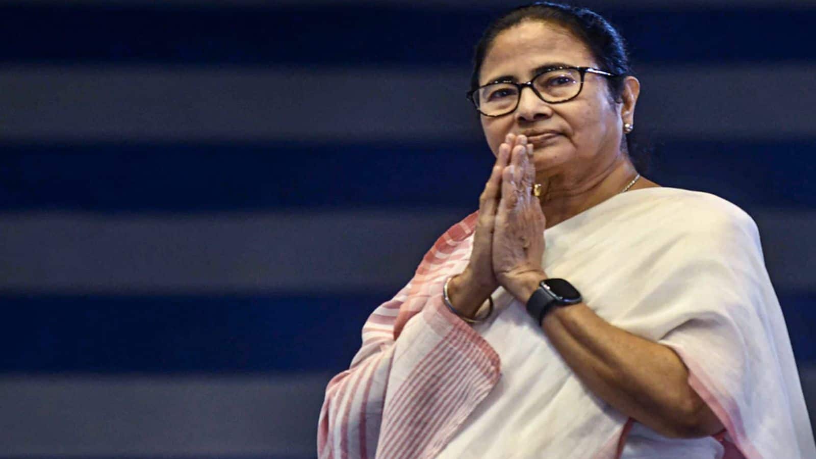 राजनीतिक संकट के बीच ममता बनर्जी के लिए गुड न्यूज! बंगाल बार काउंसिल चुनाव में TMC का दबदबा! 23 में 15 सीटों पर जीत, BJP को सिर्फ 3 सीटें राजनीतिक संकट के बीच ममता बनर्जी के लिए गुड न्यूज! बंगाल बार काउंसिल चुनाव में TMC का दबदबा! 23 में 15 सीटों पर जीत, BJP को सिर्फ 3 सीटें