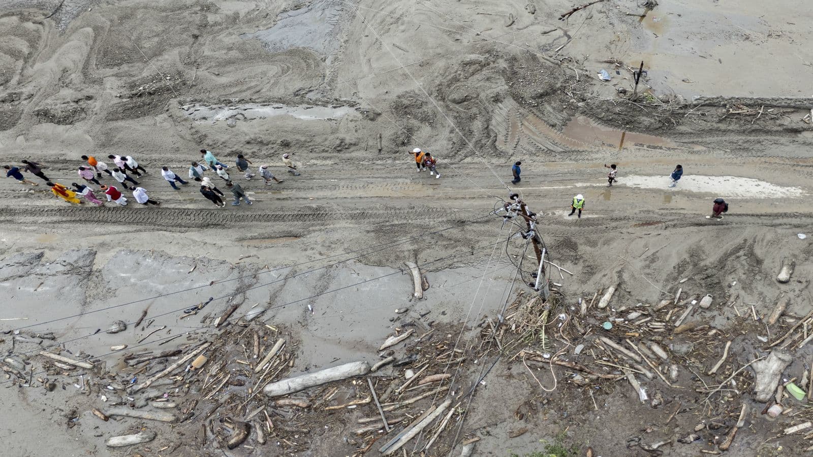 Nepal Flood Video: नेपाल बाढ़ की तबाही के बीच हैवानियत! मृत महिला के बाल खींचकर कानों से उड़ाईं सोने की बालियां, ये शर्मनाक काम करने वाले कौन थे? Nepal Flood Video: नेपाल बाढ़ की तबाही के बीच हैवानियत! मृत महिला के बाल खींचकर कानों से उड़ाईं सोने की बालियां, ये शर्मनाक काम करने वाले कौन थे?