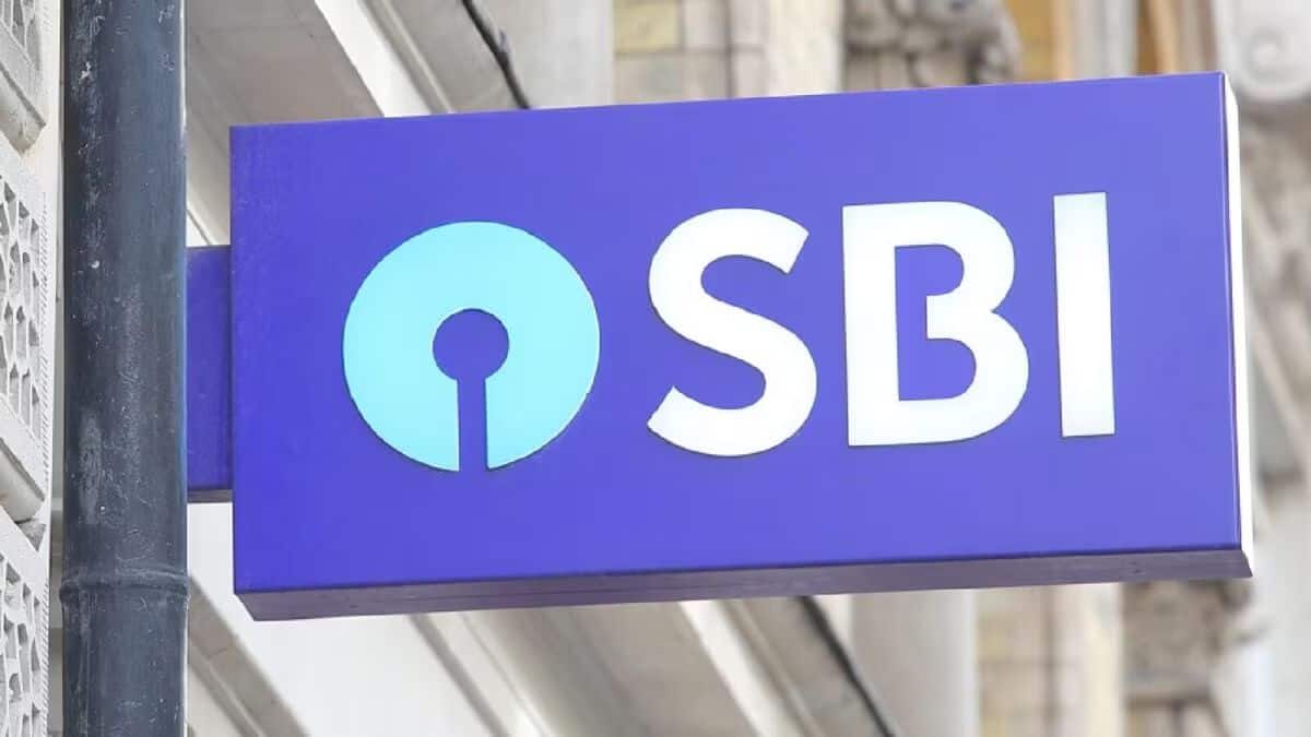 SBI New Rule: SBI ग्राहकों सावधान! अब एटीएम और ब्रांच से कैश निकालना हुआ महंगा, 1 अक्टूबर से नया नियम SBI New Rule: SBI ग्राहकों सावधान! अब एटीएम और ब्रांच से कैश निकालना हुआ महंगा, 1 अक्टूबर से नया नियम
