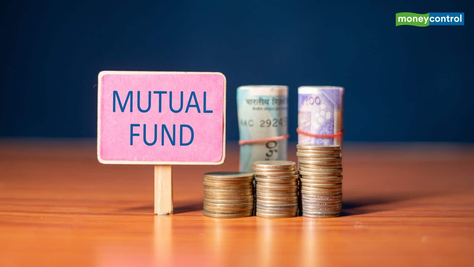 Mutual Funds: सोने ने दिया 9% रिटर्न, फिर भी निवेशकों ने इन फंड्स में लगाए ₹1.40 लाख करोड़ Mutual Funds: सोने ने दिया 9% रिटर्न, फिर भी निवेशकों ने इन फंड्स में लगाए ₹1.40 लाख करोड़