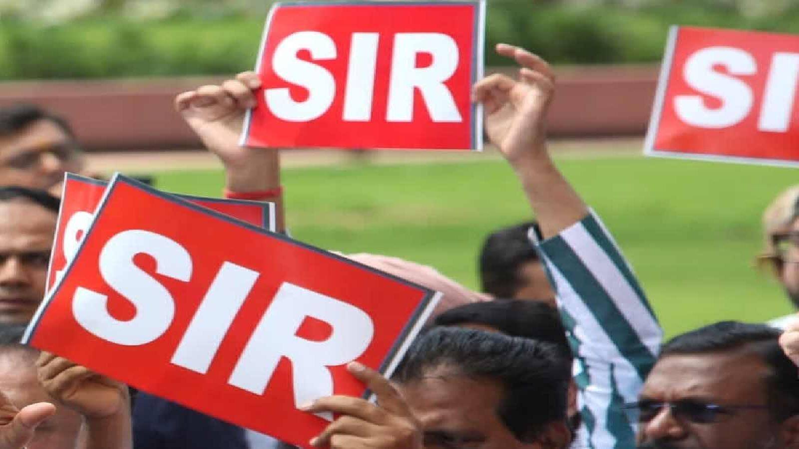 Delhi SIR: दिल्ली में 47 लाख मतदाता वोटर लिस्ट से होंगे बाहर! राजधानी में SIR का पहला चरण पूरा, जानें- अब तक की बड़ी बातें Delhi SIR: दिल्ली में 47 लाख मतदाता वोटर लिस्ट से होंगे बाहर! राजधानी में SIR का पहला चरण पूरा, जानें- अब तक की बड़ी बातें