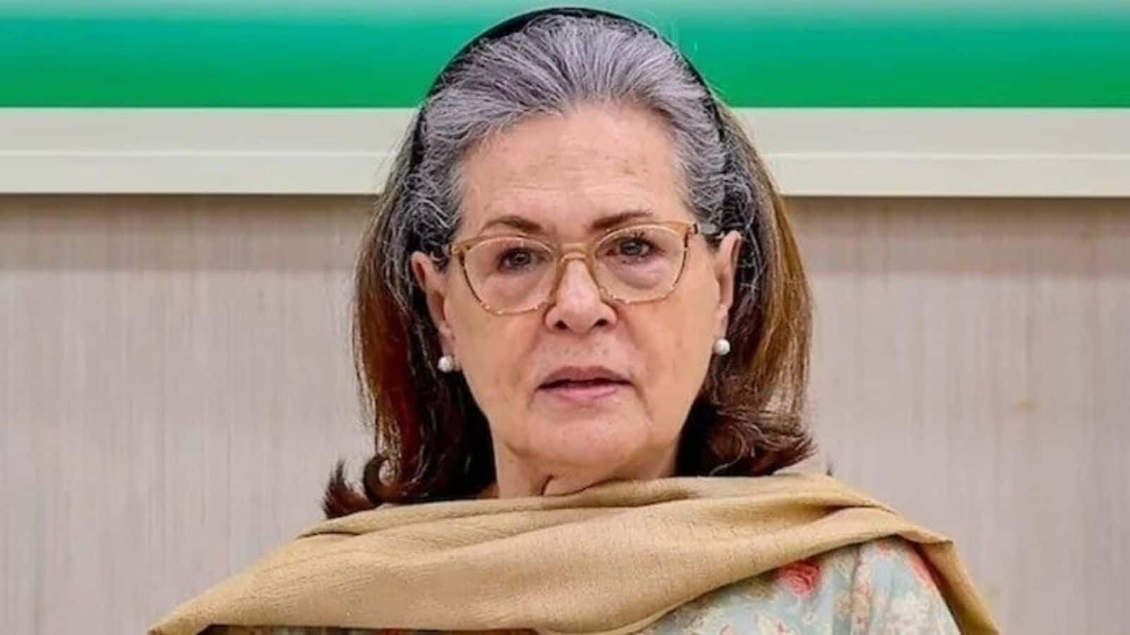 Vande Mataram Row: वंदे मातरम विवाद पर सोनिया गांधी की बढ़ी मुश्किलें! BJP ने दर्ज कराई शिकायत, राष्ट्रगीत का अपमान करने का आरोप Vande Mataram Row: वंदे मातरम विवाद पर सोनिया गांधी की बढ़ी मुश्किलें! BJP ने दर्ज कराई शिकायत, राष्ट्रगीत का अपमान करने का आरोप