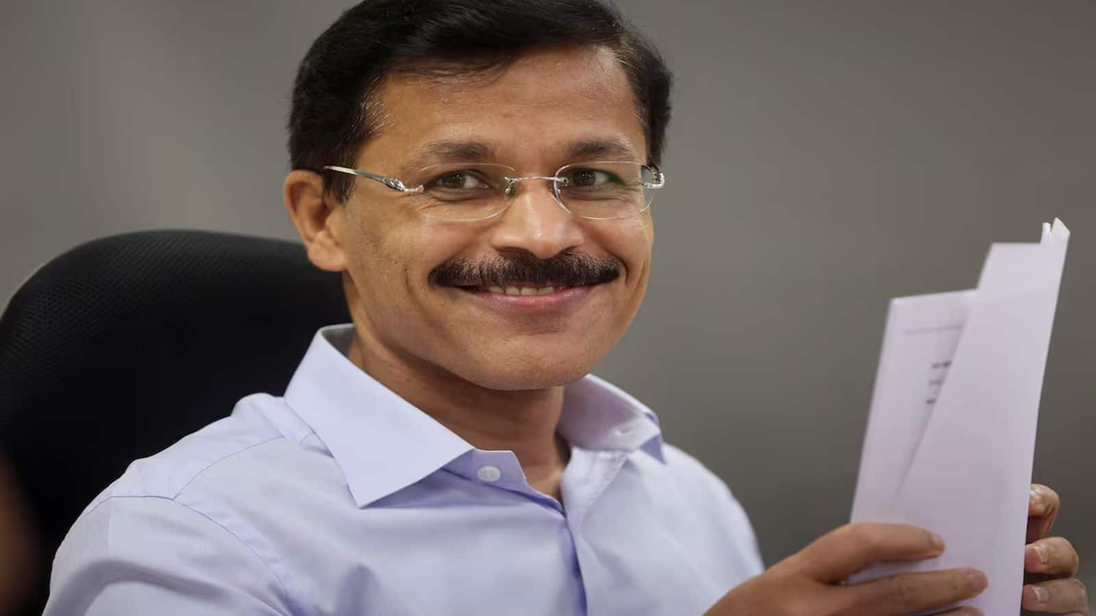 Tukaram Mundhe: मुंबई में 'एक रेड रोज' से बदल रहे हैं खाने के नियम! महाराष्ट्र के FDA चीफ तुकाराम मुंढे का एक्शन वायरल Tukaram Mundhe: मुंबई में 'एक रेड रोज' से बदल रहे हैं खाने के नियम! महाराष्ट्र के FDA चीफ तुकाराम मुंढे का एक्शन वायरल