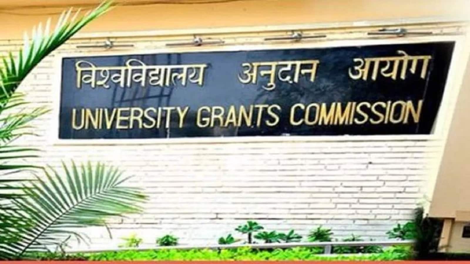 UGC का बड़ा अलर्ट! EdTech कंपनियों के झांसे में न आएं, 32 फर्जी यूनिवर्सिटी की लिस्ट जारी UGC का बड़ा अलर्ट! EdTech कंपनियों के झांसे में न आएं, 32 फर्जी यूनिवर्सिटी की लिस्ट जारी