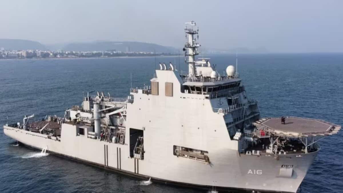 भारतीय नौसेना का नया समुद्री रक्षक स्वदेशी INS निपुण ताकत दिखाने को तैयार, जानें इस नए डाइविंग सपोर्ट वेसल की 8 बड़ी बातें भारतीय नौसेना का नया समुद्री रक्षक स्वदेशी INS निपुण ताकत दिखाने को तैयार, जानें इस नए डाइविंग सपोर्ट वेसल की 8 बड़ी बातें