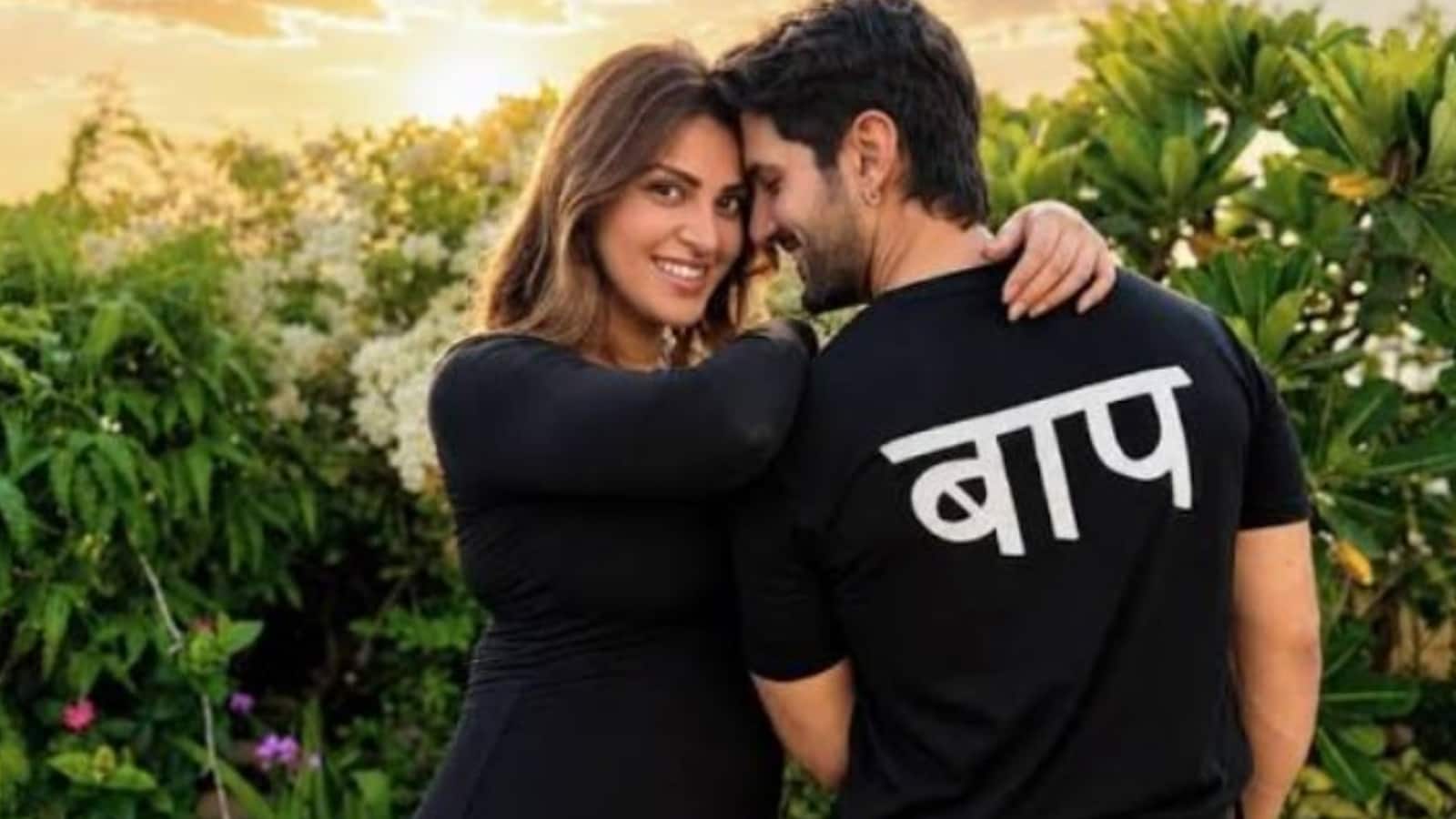 Anushka Ranjan Aditya Seal Baby: जुड़वां बेटियों के परेंट्स बनें अनुष्का रंजन-आदित्य सील, कपल ने रिवील किए नाम Anushka Ranjan Aditya Seal Baby: जुड़वां बेटियों के परेंट्स बनें अनुष्का रंजन-आदित्य सील, कपल ने रिवील किए नाम