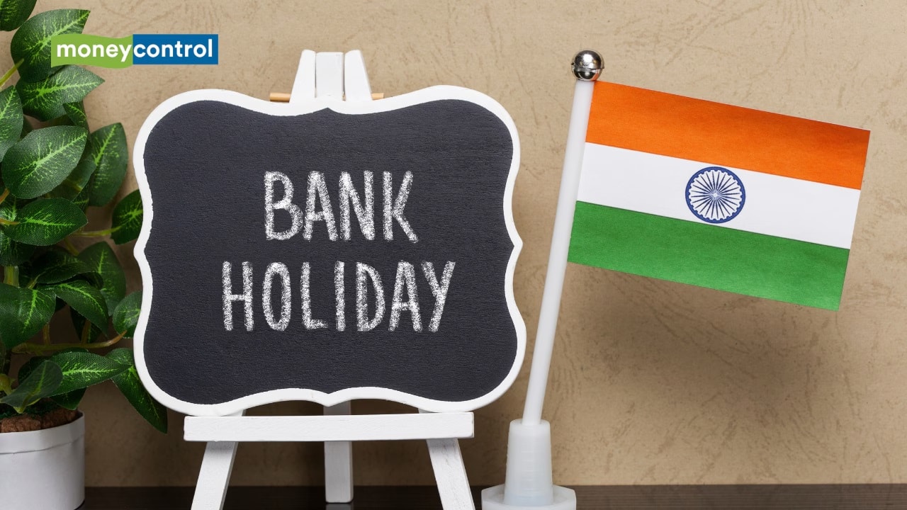 Bank Holidays in August: क्या आप बैंक जा रहे हैं? पहले जान लें आज ब्रांच खुली है या नहीं Bank Holidays in August: क्या आप बैंक जा रहे हैं? पहले जान लें आज ब्रांच खुली है या नहीं