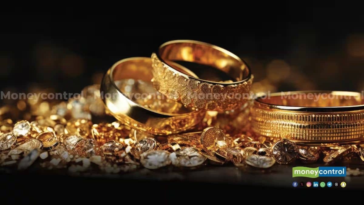 Deepa Jewellers IPO: त्योहारी सीजन से पहले ज्वैलरी सेक्टर के इस मेगा आईपीओ में पैसे लगाने का बढ़िया मौका! प्राइस बैंड ₹168-177 तय Deepa Jewellers IPO: त्योहारी सीजन से पहले ज्वैलरी सेक्टर के इस मेगा आईपीओ में पैसे लगाने का बढ़िया मौका! प्राइस बैंड ₹168-177 तय