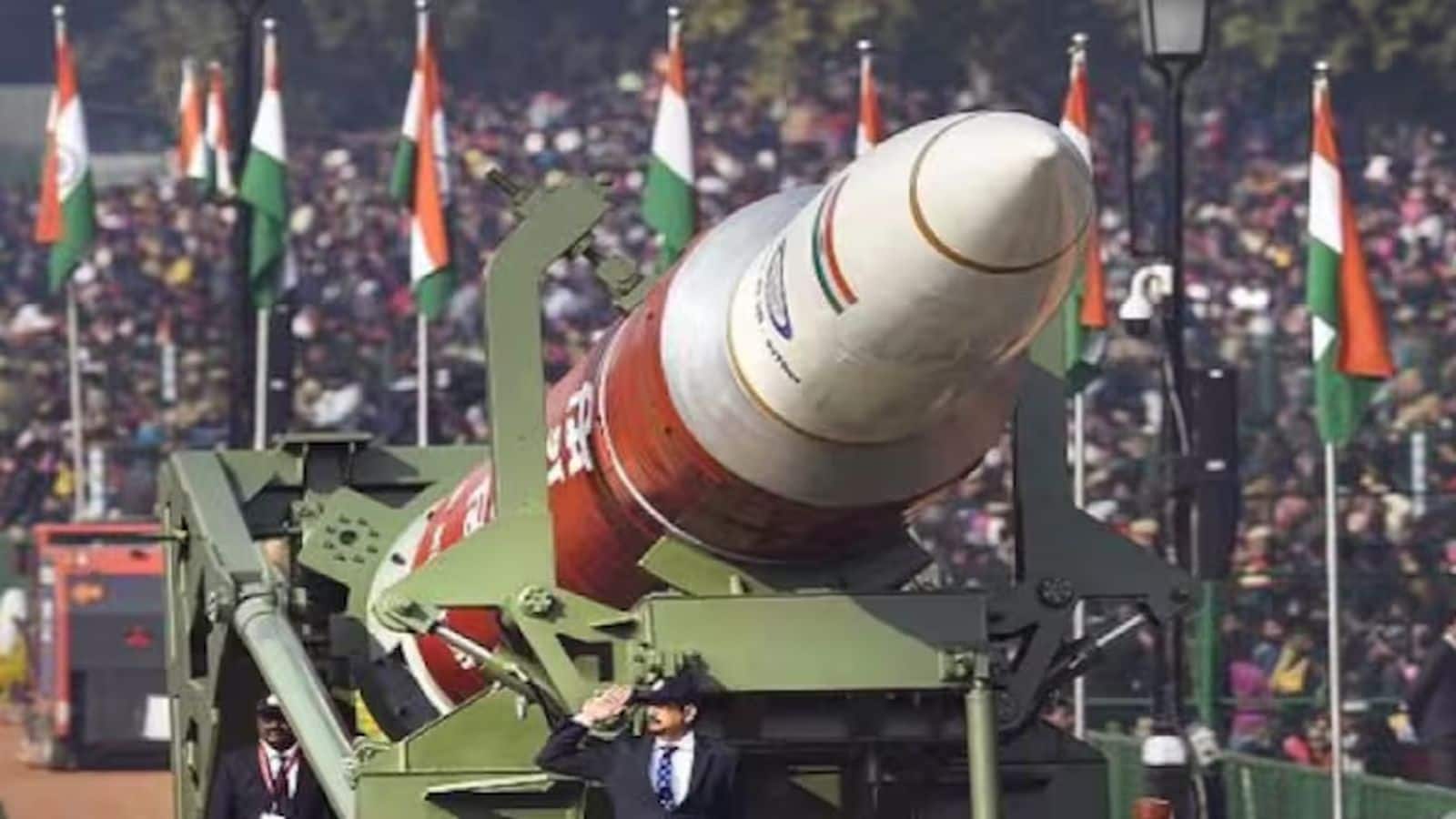 Defence Stocks : सरकार से घरेलू डिफेंस कंपनियों को मिला तगड़ा बूस्टर डोज, इन कंपनियों को मिलेगा सीधा फायदा Defence Stocks : सरकार से घरेलू डिफेंस कंपनियों को मिला तगड़ा बूस्टर डोज, इन कंपनियों को मिलेगा सीधा फायदा