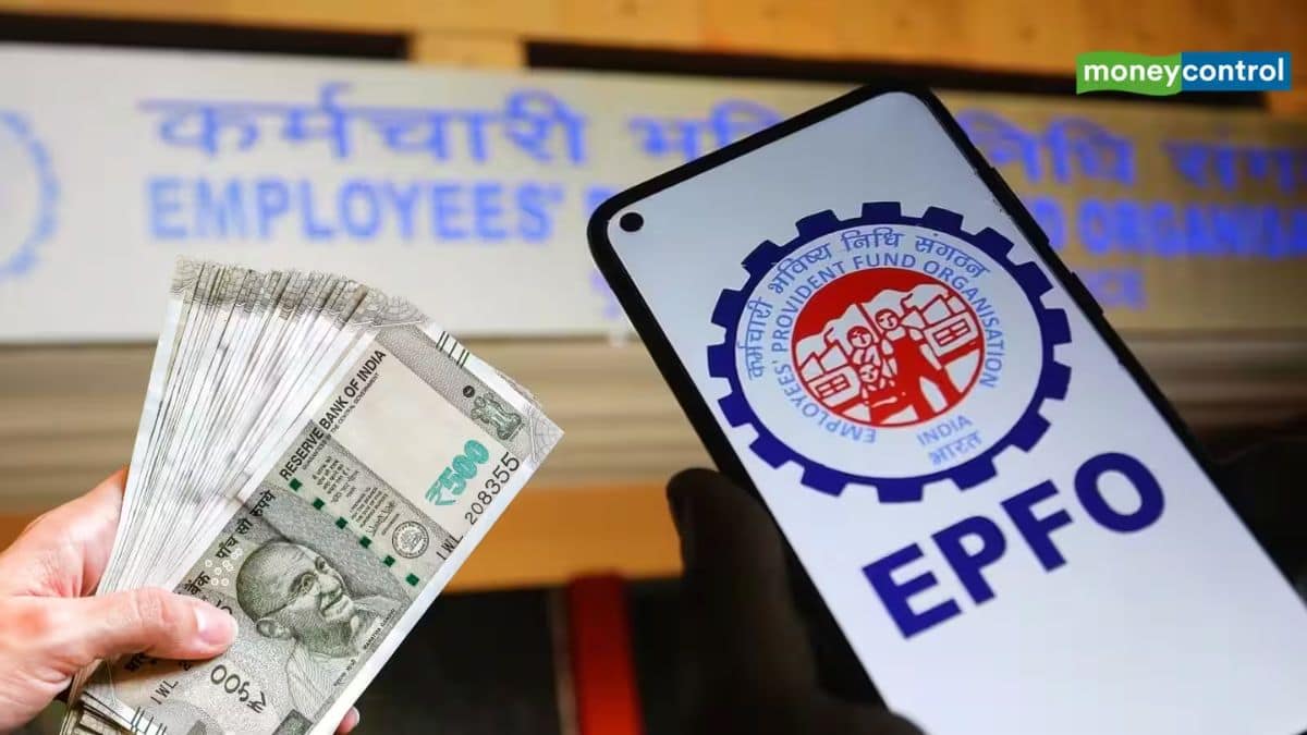 EPFO Pension: 15 लाख से ज्यादा हुए हायर पेंशन के क्लेम, जानें पेंशन और PF से पैसे निकालने के नए नियम EPFO Pension: 15 लाख से ज्यादा हुए हायर पेंशन के क्लेम, जानें पेंशन और PF से पैसे निकालने के नए नियम