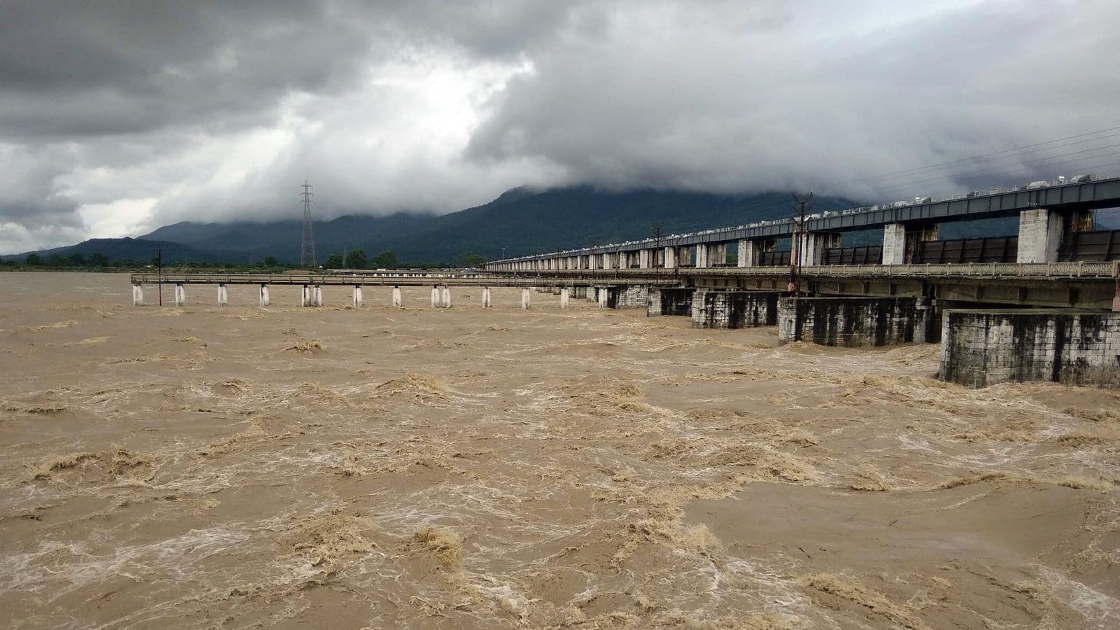 Nepal Flash Flood: गंडक नदी में आ सकता है 4 मीटर ऊंचा सैलाब! नेपाल में तबाही से यूपी-बिहार में अलर्ट, ये है सबसे बड़ा खतरा Nepal Flash Flood: गंडक नदी में आ सकता है 4 मीटर ऊंचा सैलाब! नेपाल में तबाही से यूपी-बिहार में अलर्ट, ये है सबसे बड़ा खतरा