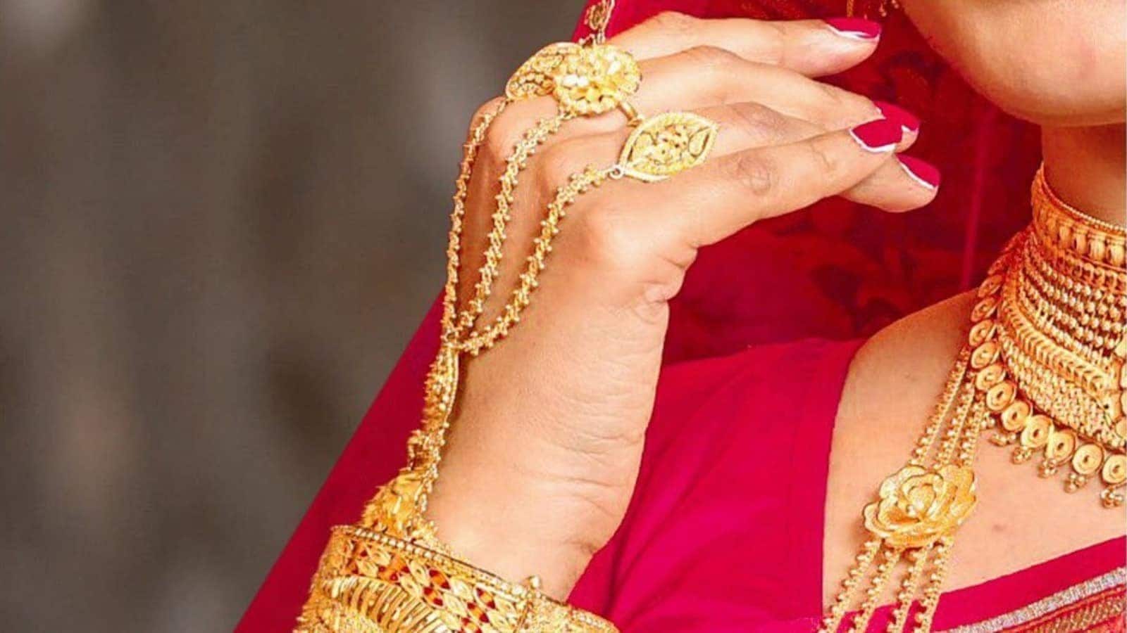 Gold Price Today: 24 कैरेट गोल्ड एक हफ्ते में ₹8180 तक महंगा, 22 कैरेट का भाव ₹7600 तक बढ़ा Gold Price Today: 24 कैरेट गोल्ड एक हफ्ते में ₹8180 तक महंगा, 22 कैरेट का भाव ₹7600 तक बढ़ा