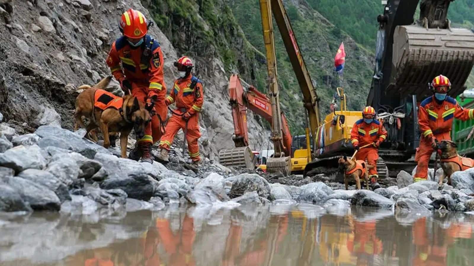 नेपाल बाढ़ का कहर! हाइड्रो प्रोजेक्ट की सुरंगों में फंसे 900 से ज्यादा लोग, अपर त्रिशूली-3A में सेना का बड़ा रेस्क्यू ऑपरेशन नेपाल बाढ़ का कहर! हाइड्रो प्रोजेक्ट की सुरंगों में फंसे 900 से ज्यादा लोग, अपर त्रिशूली-3A में सेना का बड़ा रेस्क्यू ऑपरेशन