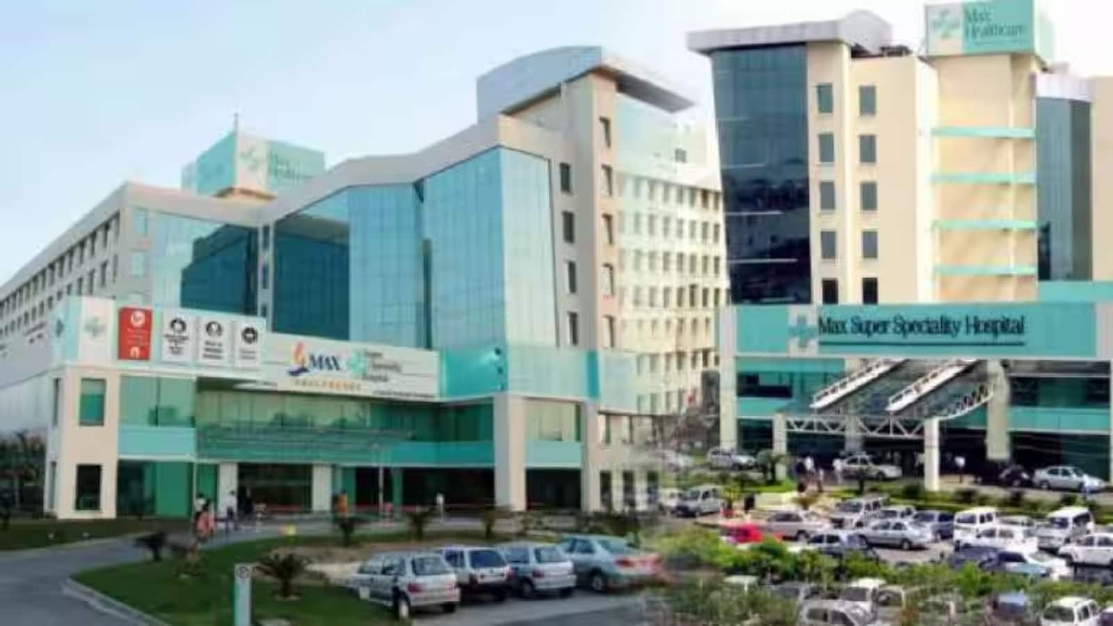 Max Healthcare Q1 results: मैक्स हेल्थकेयर का प्रॉफिट 3% बढ़कर ₹357 करोड़, रेवेन्यू 15 फीसदी बढ़ा Max Healthcare Q1 results: मैक्स हेल्थकेयर का प्रॉफिट 3% बढ़कर ₹357 करोड़, रेवेन्यू 15 फीसदी बढ़ा