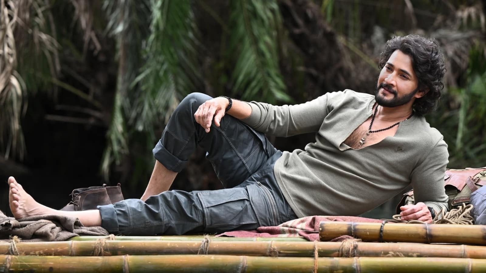 Mahesh Babu: अफ्रीका के जंगलों में नजर आया रुद्र का दमदार अंदाज, महेश बाबू के बर्थडे पर टीम वाराणसी ने शेयर की दो फोटोज Mahesh Babu: अफ्रीका के जंगलों में नजर आया रुद्र का दमदार अंदाज, महेश बाबू के बर्थडे पर टीम वाराणसी ने शेयर की दो फोटोज