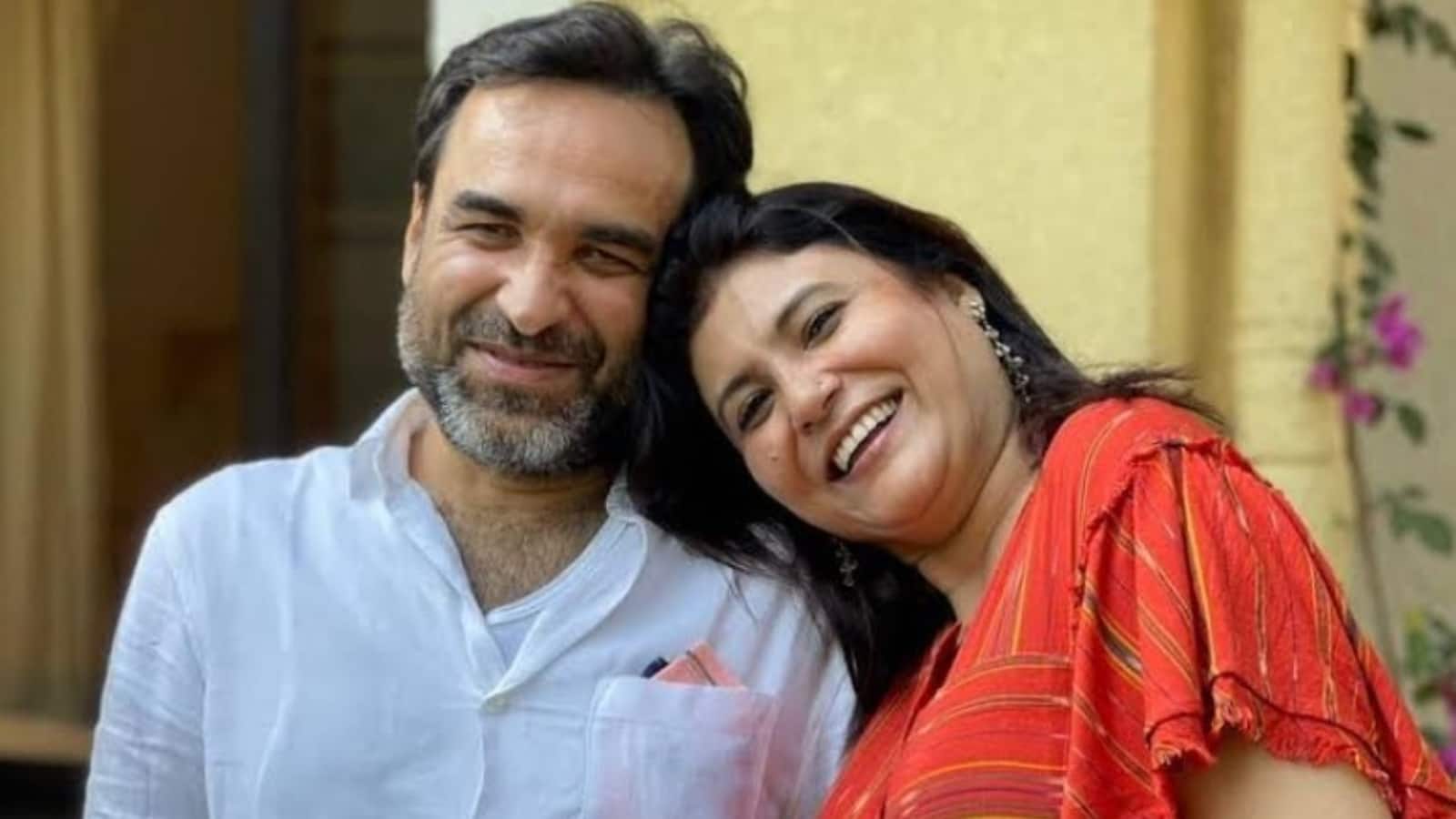 Pankaj Tripathi: 'तुम किसे लगातार टाइप किए जा रही हो', IFFM में जब पत्नी मृदुला के फोन पर टिक गईं पंकज त्रिपाठी की नजरें Pankaj Tripathi: 'तुम किसे लगातार टाइप किए जा रही हो', IFFM में जब पत्नी मृदुला के फोन पर टिक गईं पंकज त्रिपाठी की नजरें