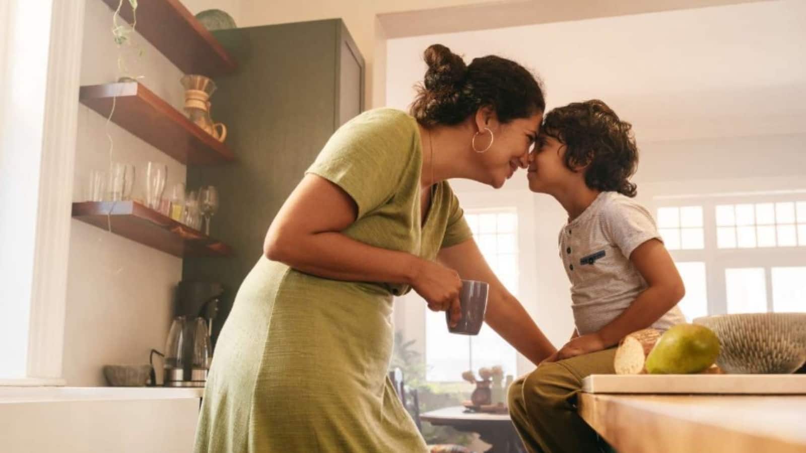 स्कूल के बाद हर माता-पिता को अपने बच्चे से पूछने चाहिए ये 5 सवाल, बढ़ेगा आत्मविश्वास स्कूल के बाद हर माता-पिता को अपने बच्चे से पूछने चाहिए ये 5 सवाल, बढ़ेगा आत्मविश्वास