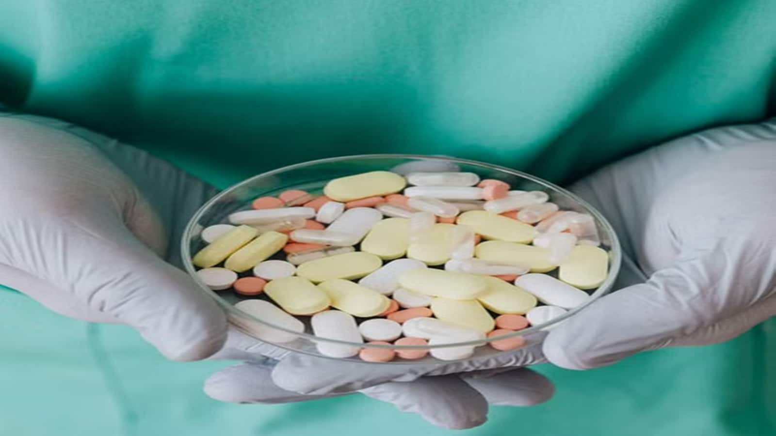 Pharma Stocks: मुनाफे में 4 गुना उछाल, तगड़ी ग्रोथ का अनुमान, दोहरे सपोर्ट पर 3% चढ़ा फार्मा शेयर Pharma Stocks: मुनाफे में 4 गुना उछाल, तगड़ी ग्रोथ का अनुमान, दोहरे सपोर्ट पर 3% चढ़ा फार्मा शेयर