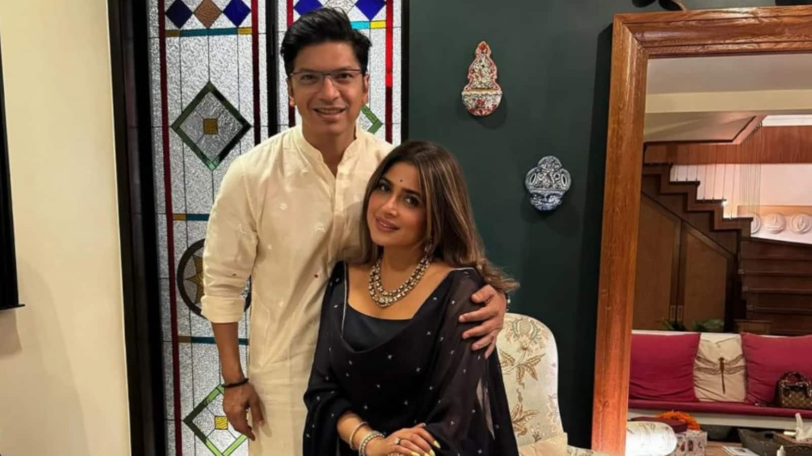 Shaan: शान और उनकी पत्नी राधिका मुंबई के बांद्रा में 3 लग्जरी फ्लैट के बने मालिक, 47.64 करोड़ में हुई डील Shaan: शान और उनकी पत्नी राधिका मुंबई के बांद्रा में 3 लग्जरी फ्लैट के बने मालिक, 47.64 करोड़ में हुई डील