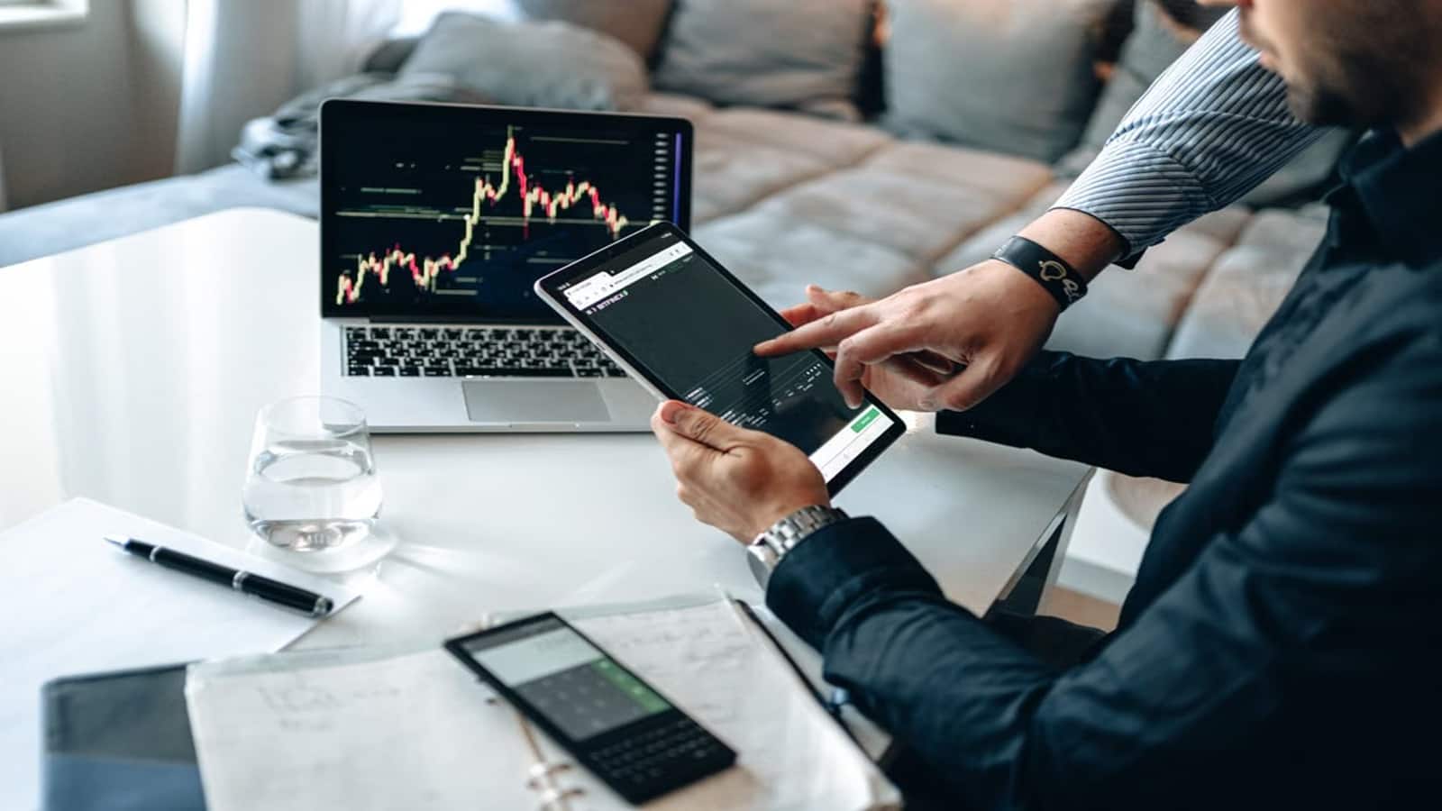 Stocks to Watch: Nifty की एक्सपायरी; PC Jeweller, IRB Infra, Voda Idea और Lupin समेत इन स्टॉक्स पर फोकस Stocks to Watch: Nifty की एक्सपायरी; PC Jeweller, IRB Infra, Voda Idea और Lupin समेत इन स्टॉक्स पर फोकस