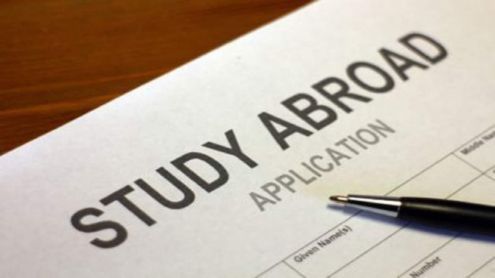 Study Abroad India: सरकार ने संसद में दिया जवाब, अब विदेशी यूनिवर्सिटी करेंगी भारत का रुख और भारत से विदेश पढ़ने जा रहे छात्र घटे Study Abroad India: सरकार ने संसद में दिया जवाब, अब विदेशी यूनिवर्सिटी करेंगी भारत का रुख और भारत से विदेश पढ़ने जा रहे छात्र घटे