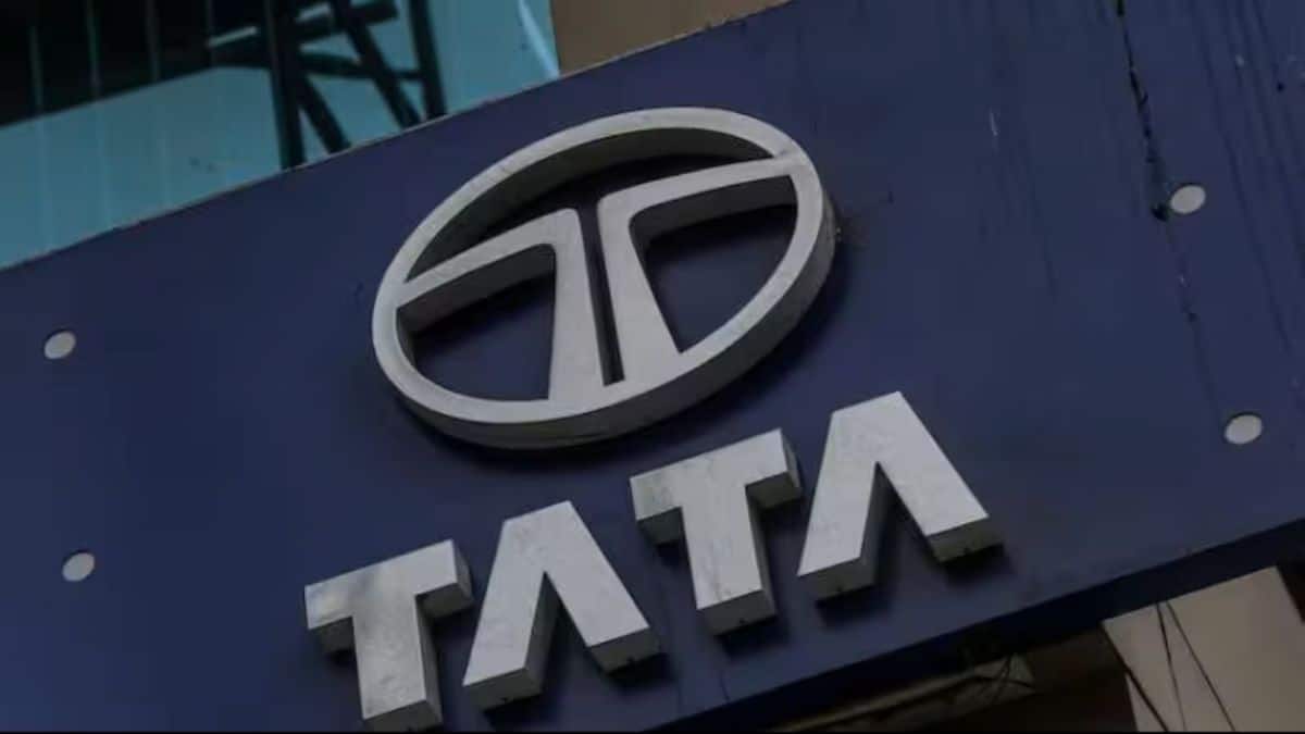 Tata Sons AGM: टाटा संस की एजीएम आज, लेकिन बैठक से ठीक पहले एक बड़ा संकट! अटक सकते है बड़े फैसले Tata Sons AGM: टाटा संस की एजीएम आज, लेकिन बैठक से ठीक पहले एक बड़ा संकट! अटक सकते है बड़े फैसले