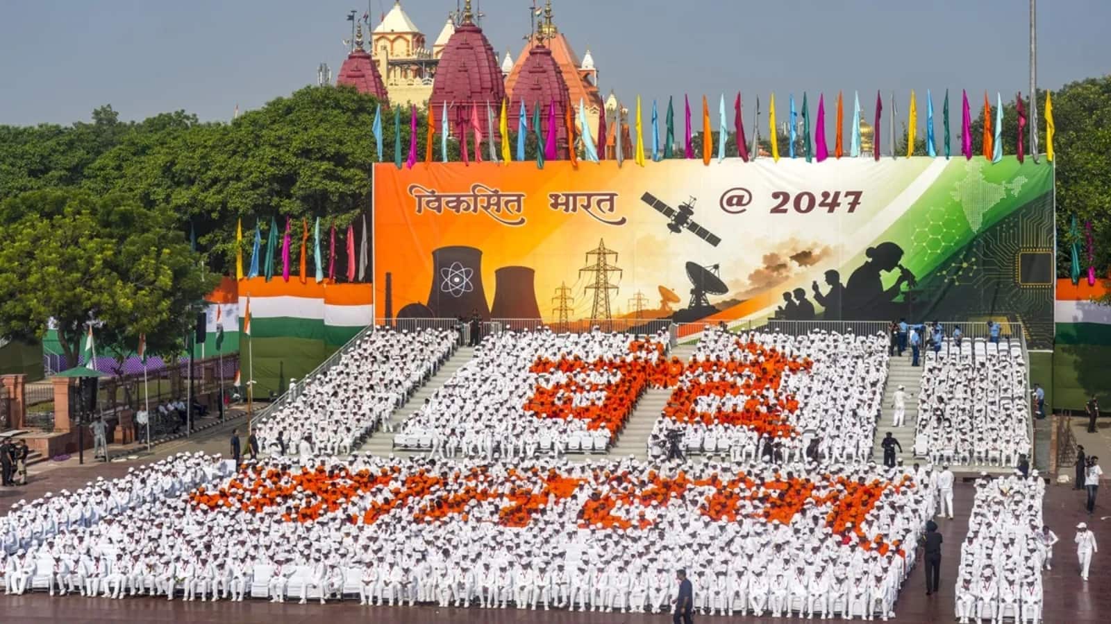 Independence Day 2026: लाल किले पर पहली बार पूरा बजा ‘वंदे मातरम’, 21 तोपों की सलामी के बीच दिखा ऐतिहासिक नजारा Independence Day 2026: लाल किले पर पहली बार पूरा बजा ‘वंदे मातरम’, 21 तोपों की सलामी के बीच दिखा ऐतिहासिक नजारा