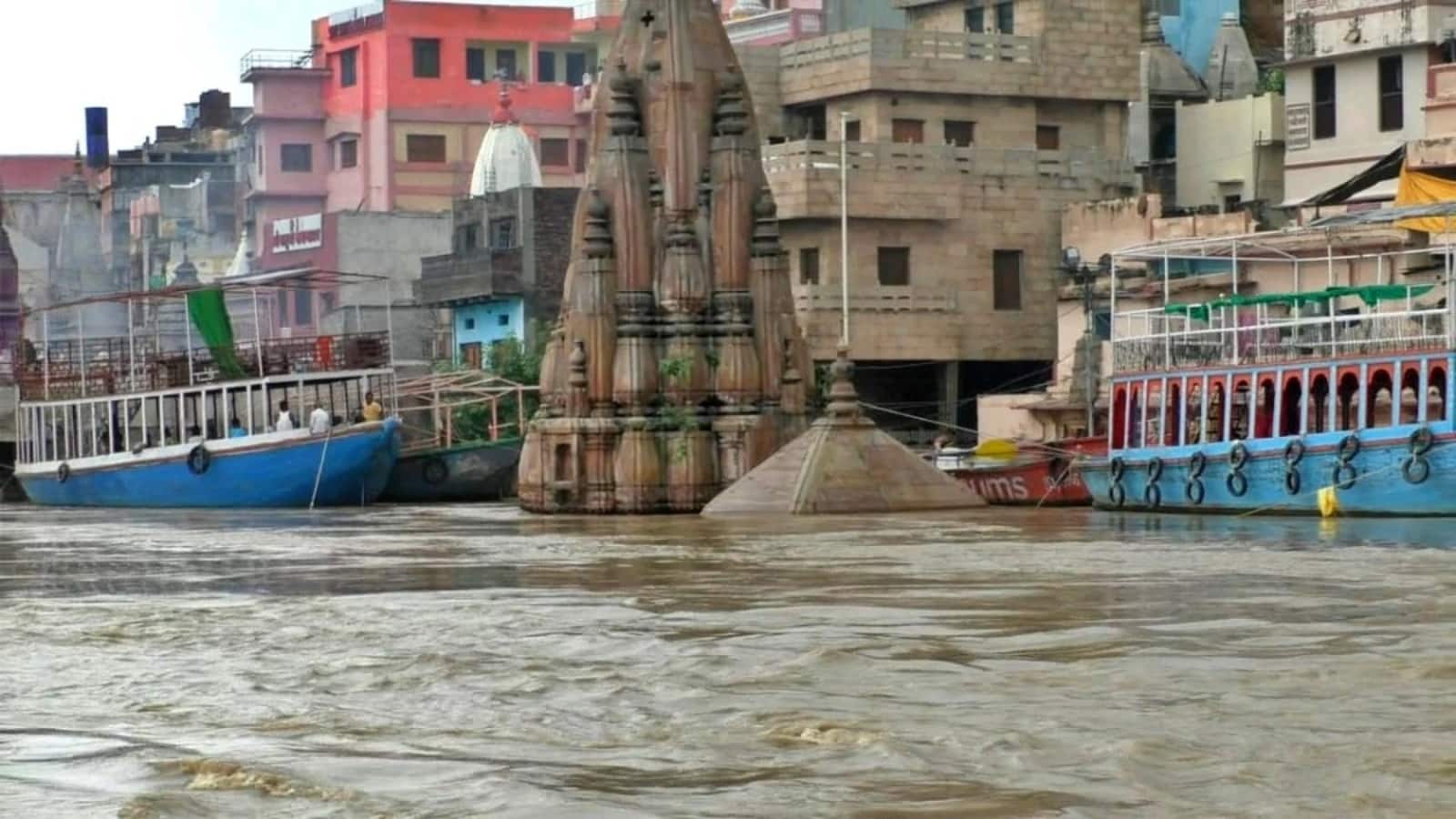 Ganga River Flood Varanasi: वाराणसी में गंगा का रौद्र रूप! 84 घाट डूबे, नमस्ते’ प्रतिमा भी पानी में समाई, NDRF अलर्ट पर Ganga River Flood Varanasi: वाराणसी में गंगा का रौद्र रूप! 84 घाट डूबे, नमस्ते’ प्रतिमा भी पानी में समाई, NDRF अलर्ट पर