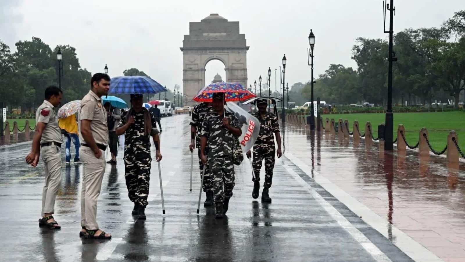 Delhi Weather Today: राजधानी में आज फिर बरसेंगे बदरा, IMD ने बताया इस हफ्ते कैसा रहेगा मौसम? Delhi Weather Today: राजधानी में आज फिर बरसेंगे बदरा, IMD ने बताया इस हफ्ते कैसा रहेगा मौसम?