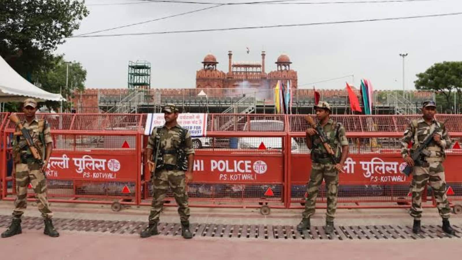 Delhi Bomb Threats: स्वतंत्रता दिवस से पहले दिल्ली में हाई अलर्ट, लाल किला-IGI एयरपोर्ट समेत कई जगहों पर बम की धमकी Delhi Bomb Threats: स्वतंत्रता दिवस से पहले दिल्ली में हाई अलर्ट, लाल किला-IGI एयरपोर्ट समेत कई जगहों पर बम की धमकी