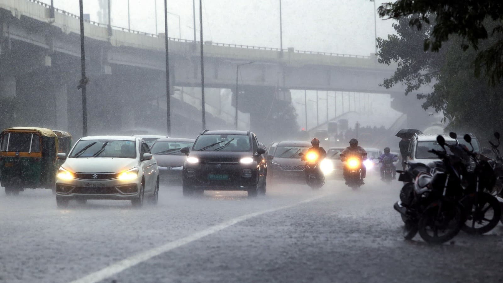 Delhi Weather: दिल्ली में आज और होगी बारिश! IMD ने जारी किया येलो अलर्ट और दी आंधी-तूफान की चेतावनी Delhi Weather: दिल्ली में आज और होगी बारिश! IMD ने जारी किया येलो अलर्ट और दी आंधी-तूफान की चेतावनी