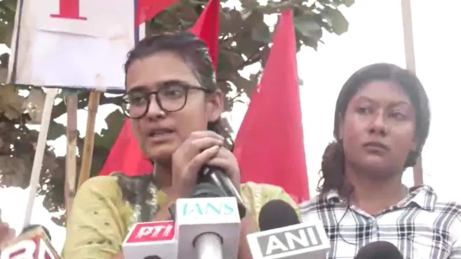 AISA की जिस स्टूडेंट लीडर के साथ राहुल गांधी ने की थी प्रेस कॉन्फ्रेंस रांची में उनपर फेंकी गई स्याही, कौन हैं नेहा बोरा? AISA की जिस स्टूडेंट लीडर के साथ राहुल गांधी ने की थी प्रेस कॉन्फ्रेंस रांची में उनपर फेंकी गई स्याही, कौन हैं नेहा बोरा?