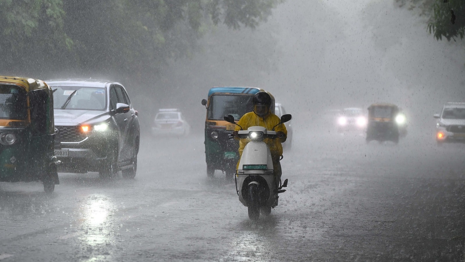 Weather Update: एमपी में भारी बारिश का दौर जारी, दिल्ली-UP में भी बरसेंगे बादल, इन राज्यों में 27 अगस्त तक होगी मूसलाधार बारिश Weather Update: एमपी में भारी बारिश का दौर जारी, दिल्ली-UP में भी बरसेंगे बादल, इन राज्यों में 27 अगस्त तक होगी मूसलाधार बारिश