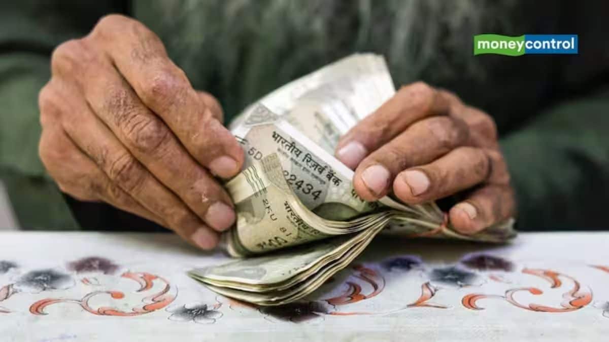 8th Pay Commission: कितनी बढ़ेगी सैलरी? DA मर्जर, फिटमेंट फैक्टर और HRA पर ये है बड़े अपडेट्स 8th Pay Commission: कितनी बढ़ेगी सैलरी? DA मर्जर, फिटमेंट फैक्टर और HRA पर ये है बड़े अपडेट्स