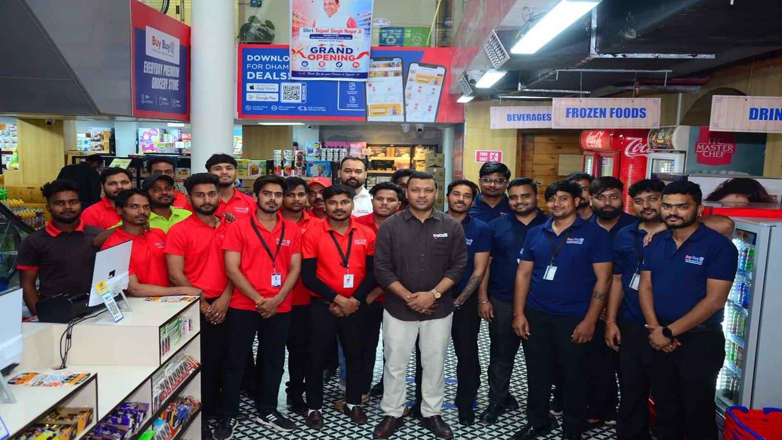 Success Story: 10 लाख से शुरू की पहली दुकान, अब 300 से ज्यादा स्टोर, 100 करोड़ से ज्यादा का है टर्नओवर Success Story: 10 लाख से शुरू की पहली दुकान, अब 300 से ज्यादा स्टोर, 100 करोड़ से ज्यादा का है टर्नओवर