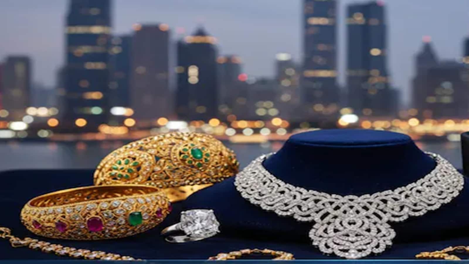 Deepa Jewellers IPO Listing: 25% प्रीमियम पर ₹117 का शेयर लिस्ट, दीपा ज्वैलर्स ने बढ़ाई पोर्टफोलियो की चमक Deepa Jewellers IPO Listing: 25% प्रीमियम पर ₹117 का शेयर लिस्ट, दीपा ज्वैलर्स ने बढ़ाई पोर्टफोलियो की चमक