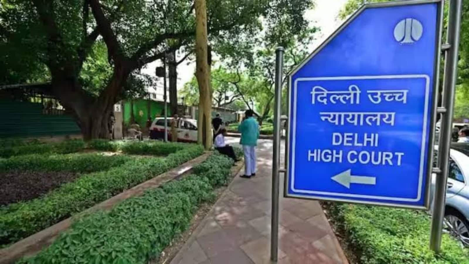 चलती कार से वर्चुअल सुनवाई में पेश हुए वकील पर एक लाख रुपये का जुर्माना, दिल्ली HC ने कहा- कोर्ट की गरिमा से समझौता नहीं चलती कार से वर्चुअल सुनवाई में पेश हुए वकील पर एक लाख रुपये का जुर्माना, दिल्ली HC ने कहा- कोर्ट की गरिमा से समझौता नहीं