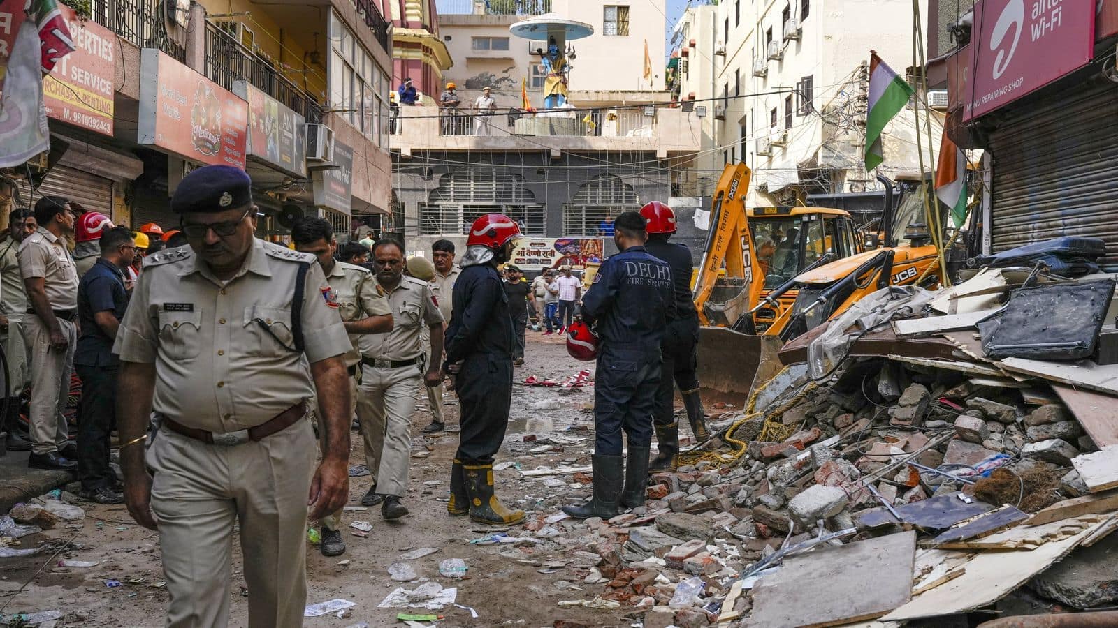 Delhi PG collapse: सत्य निकेतन में 4 साल बाद फिर वही खौफ! 2022 की त्रासदी की याद दिला गया बिल्डिंग हादसा, अब तक 7 की मौत Delhi PG collapse: सत्य निकेतन में 4 साल बाद फिर वही खौफ! 2022 की त्रासदी की याद दिला गया बिल्डिंग हादसा, अब तक 7 की मौत